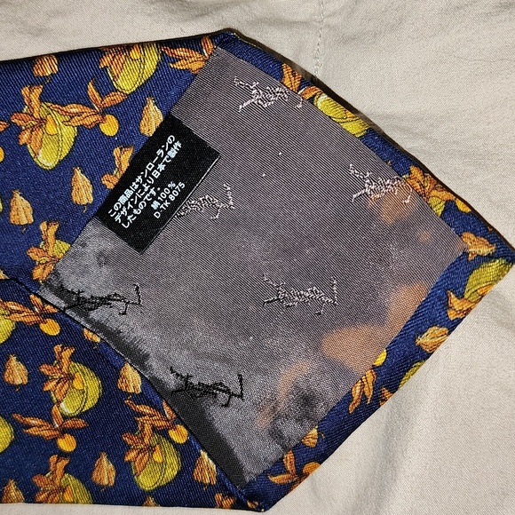 YVES SAINT LAURENT 100% SILK NECKTIE EXCELLENT LIKE NEW CONDITION - Picture 4 of 5